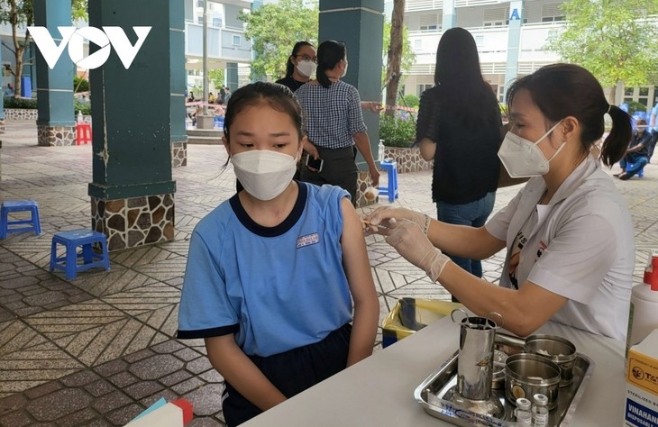 Vietnam detecta más de 1.300 casos de covid-19 este martes   - ảnh 1