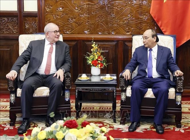 Presidente de Vietnam recibe a embajadores salientes del Reino Unido y Bélgica  - ảnh 2