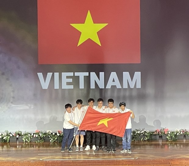 Estudiantes vietnamitas traen gloria a su país en competencia internacional  - ảnh 1