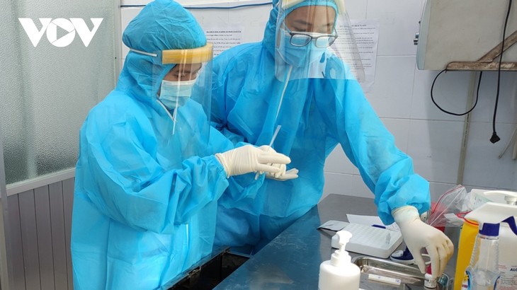 Más de 1.700 nuevos casos de covid-19 detectados este lunes en Vietnam - ảnh 1