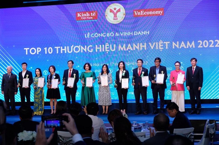 Honran a empresarios sobresalientes de Vietnam  - ảnh 1