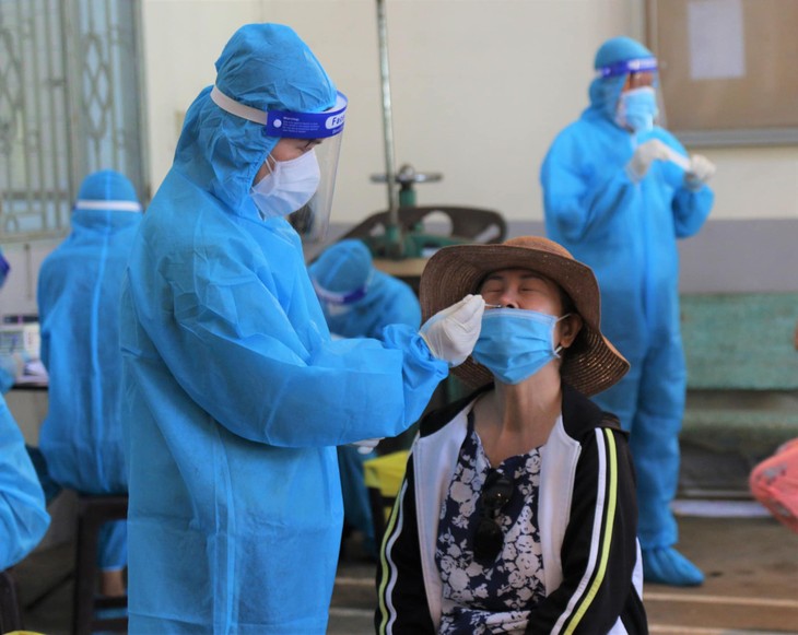 Vietnam registra más de 1.300 nuevos casos de covid-19 el miércoles  - ảnh 1