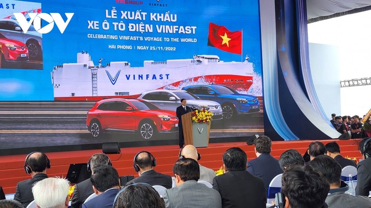 Primer lote de automóviles eléctricos de VinFast llega al mercado extranjero - ảnh 1