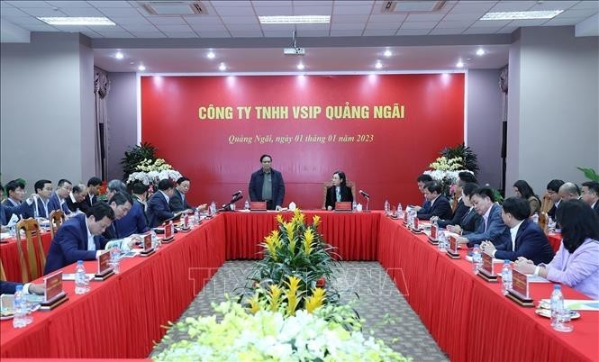 Premier de Vietnam visita importantes establecimientos económicos en Quang Ngai - ảnh 1