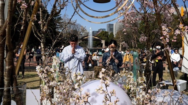 Japón rinde tributo a las víctimas del terremoto y tsunami de marzo de 2011 - ảnh 1