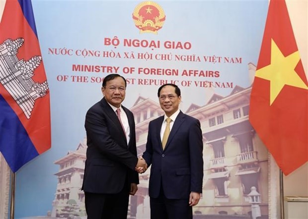 Vietnam y Camboya vigorizan cooperación multilateral - ảnh 1