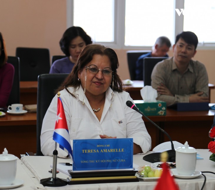 Mujeres de Vietnam y Cuba fortalecen solidaridad y amistad - ảnh 1