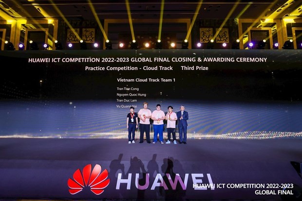 Estudiantes vietnamitas ganan premio en competencia mundial de tecnología de Huawei - ảnh 1