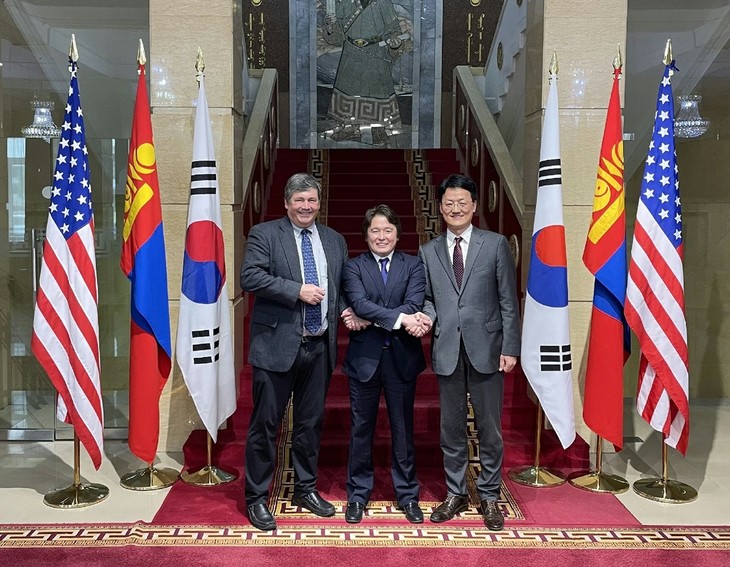 Estados Unidos, Mongolia y Corea del Sur celebran reunión trilateral sobre Corea del Norte - ảnh 1