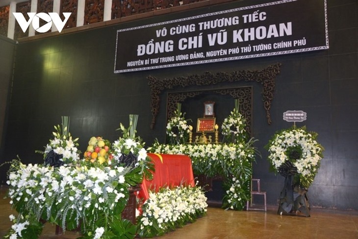 Líderes vietnamitas despiden al ex vicepremier Vu Khoan - ảnh 1