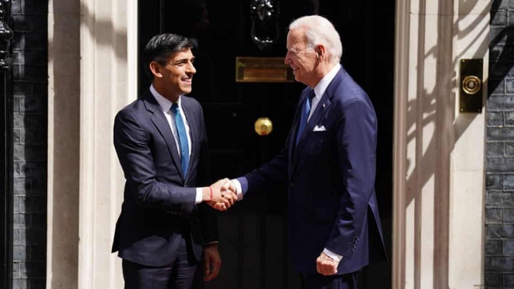 Joe Biden se reunió con Rishi Sunak y el rey Carlos III - ảnh 1