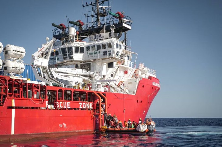 SOS Mediterranee rescata a cientos de migrantes frente a las costas del Mediterráneo - ảnh 1