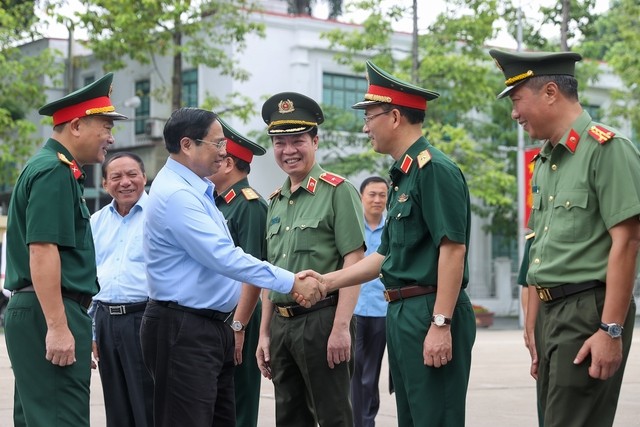 Primer Ministro inspecciona la restauración periódica del proyecto del mausoleo Ho Chi Minh - ảnh 1