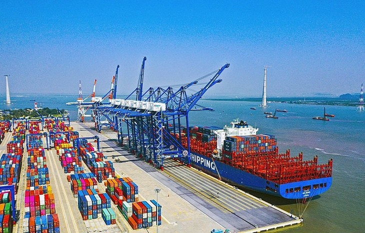 La balanza comercial de Vietnam roza un superávit de 22 mil millones de dólares al final de septiembre - ảnh 1