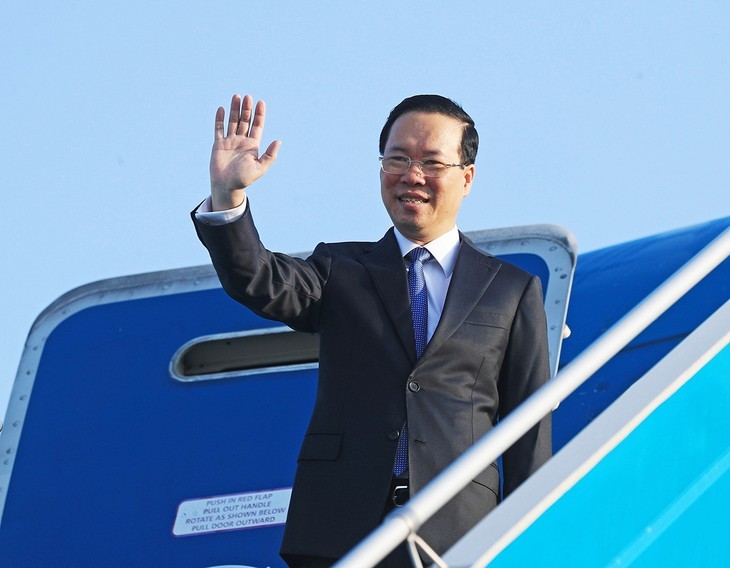 Presidente Vo Van Thuong parte de Hanói para asistir al III Foro de la Franja y la Ruta - ảnh 1