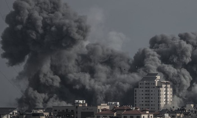 Ejército israelí despliega incursiones terrestres en Franja de Gaza - ảnh 1