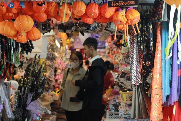 El ambiente de Halloween llega temprano a Hanói - ảnh 10