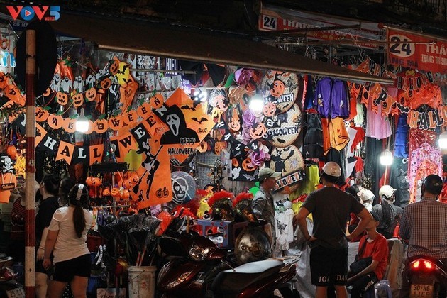 El ambiente de Halloween llega temprano a Hanói - ảnh 3