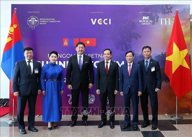 Celebran en Hanói Foro Empresarial Vietnam-Mongolia  - ảnh 1