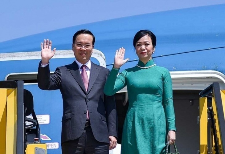Presidente de Vietnam parte de Hanói para Semana de Líderes de APEC - ảnh 1