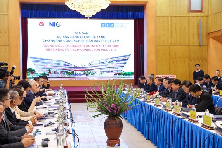 Debaten la disponibilidad infraestructural para la industria de semiconductores en Vietnam - ảnh 1