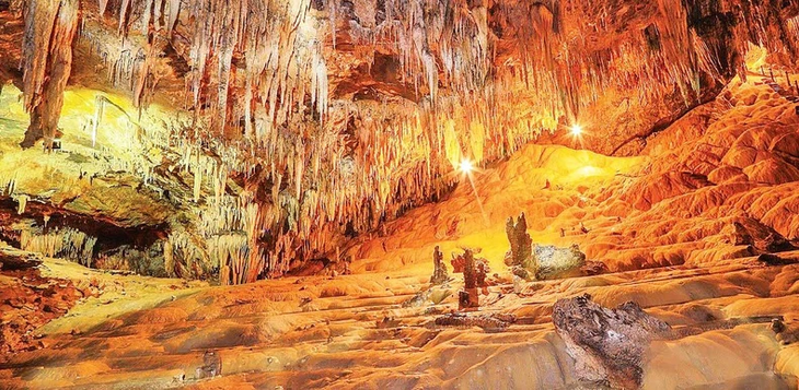 Explorar Pu Sam Cap, conjunto de las mejores cuevas del Noroeste vietnamita - ảnh 2