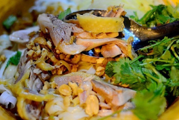 Business Insider presenta cinco restaurantes callejeros de Hanói con estrellas Michelin - ảnh 9