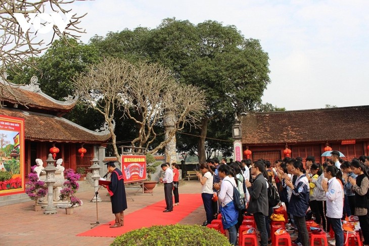 Recorrido turístico honra afán de aprendizaje entre pobladores de Hai Duong - ảnh 2