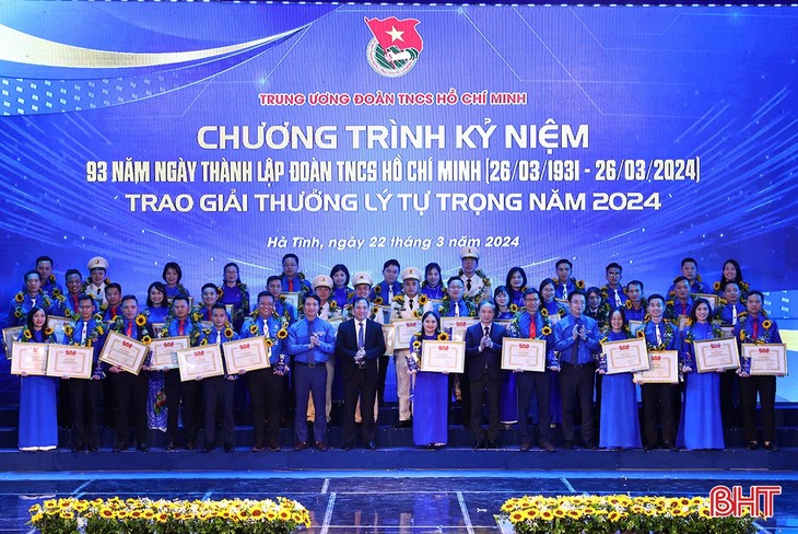 Celebran en Ha Tinh 93º aniversario de la Unión de Jóvenes Comunistas Ho Chi Minh - ảnh 1