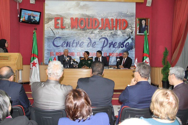 Conmemoran en Argelia 70 años de la victoria de Dien Bien Phu - ảnh 1