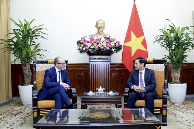Canciller vietnamita recibe al secretario de Estado español de Asuntos Exteriores - ảnh 1