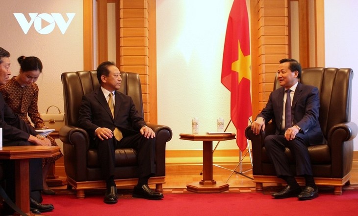 Viceprimer ministro Le Minh Khai se reúne con socios japoneses - ảnh 2