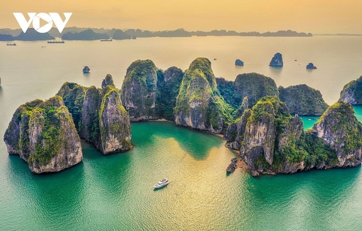 Bahía de Ha Long-Archipiélago de Cat Ba: primer sitio interprovincial vietnamita clasificado como patrimonio natural mundial - ảnh 5