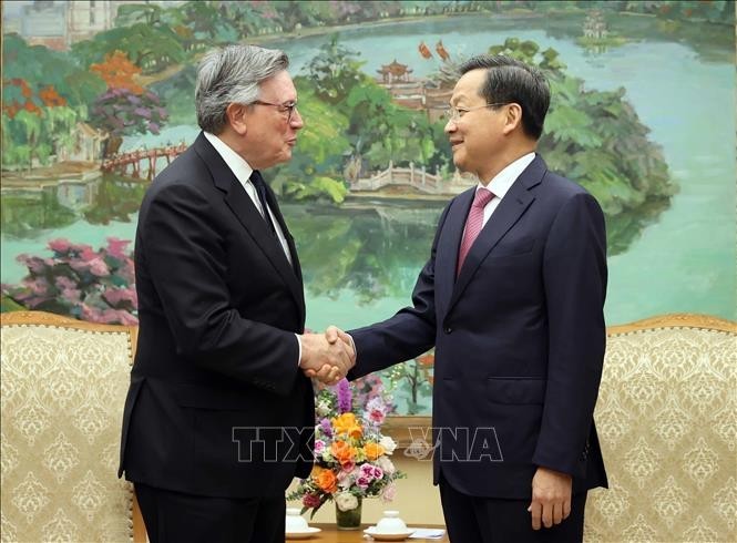 Presidente de Standard Chartered reitera voluntad de trabajar con Vietnam - ảnh 1