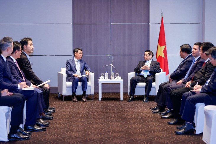 Pham Minh Chinh se reúne con los líderes de grupos económicos de Corea del Sur - ảnh 1