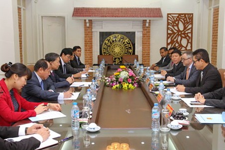 越南公安部副部长苏林会见微软公司全球副总裁马克·戴 - ảnh 1