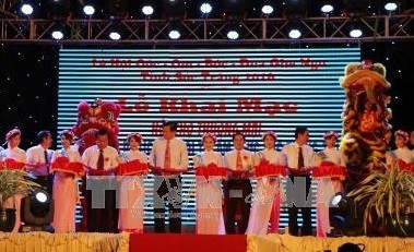 2016年朔庄贸易旅游展和美食比赛开幕 - ảnh 1