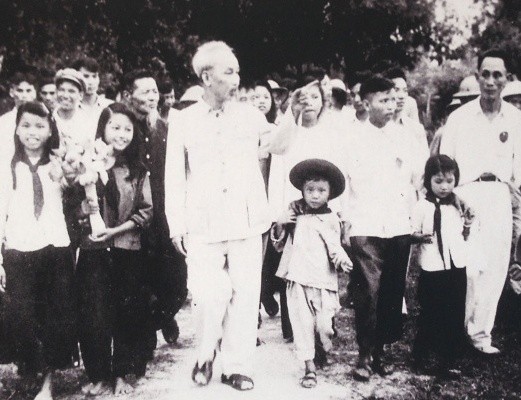 纪念胡志明主席第一次回故乡60周年的艺术表演活动10日举行 - ảnh 1