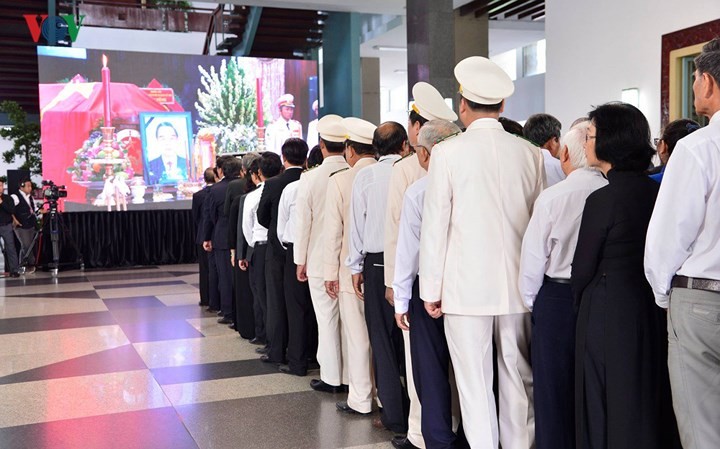 越南全国人民深切悼念前总理潘文凯 - ảnh 1
