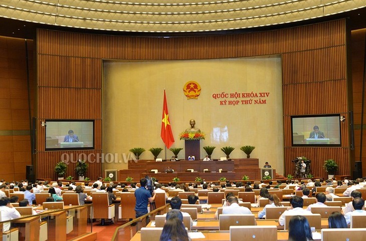 越南国会讨论《举报法修正案（草案）》和《竞争法修正案（草案）》 - ảnh 1