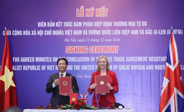 《越南-英国自贸协定》谈判结束签署仪式 - ảnh 1