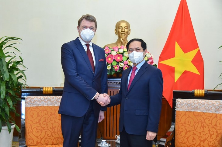越南与白俄罗斯继续紧密合作  为世界和地区和平、稳定做出贡献 - ảnh 1