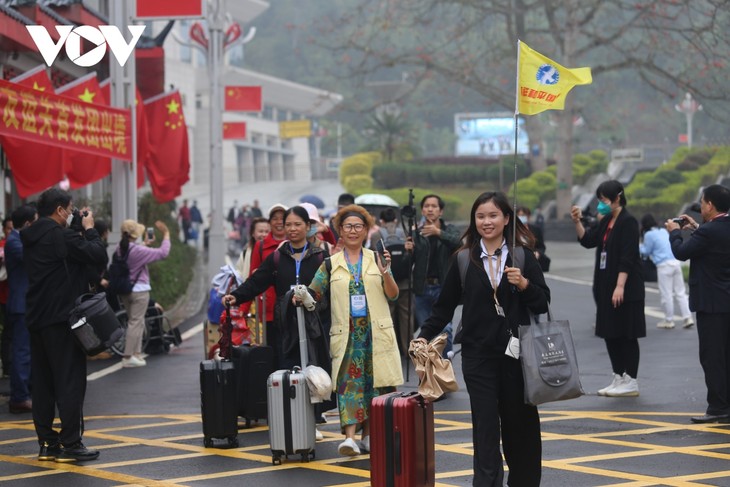 越南广宁省与中国广西壮族自治区合作恢复旅游活动 - ảnh 1