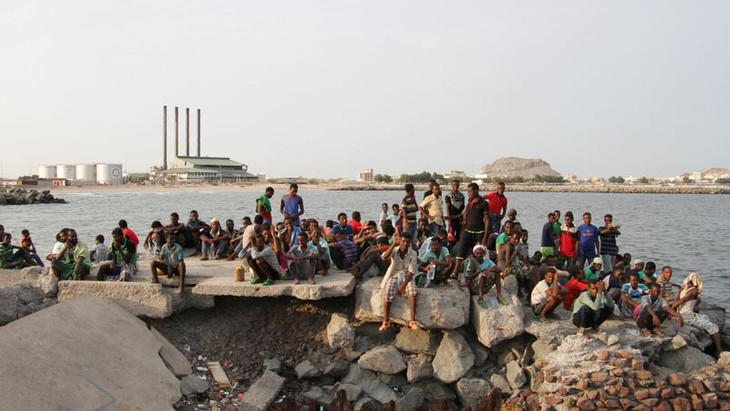 Yémen: des centaines de migrants délibérément jetés dans la Mer Rouge - ảnh 1