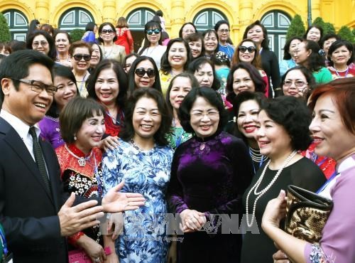   Dang Thi Ngoc Thinh rend hommage aux femmes d’affaires - ảnh 1