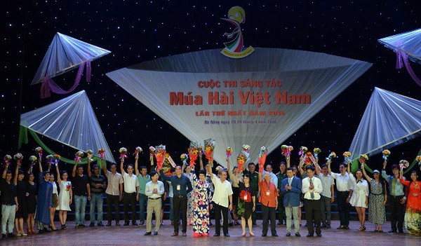 Remise des prix du 1er concours de danse comique du Vietnam - ảnh 1