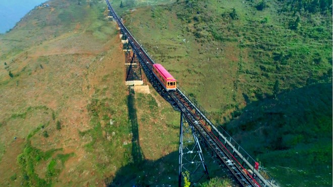 Sapa mit dem Blick aus Bergbahn Muong Hoa bewundern - ảnh 1