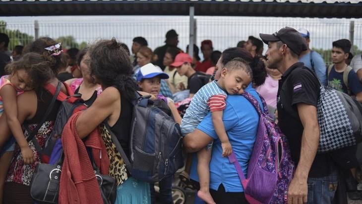 Le Mexique ouvre sa frontière à la « caravane » de migrants du Honduras - ảnh 1