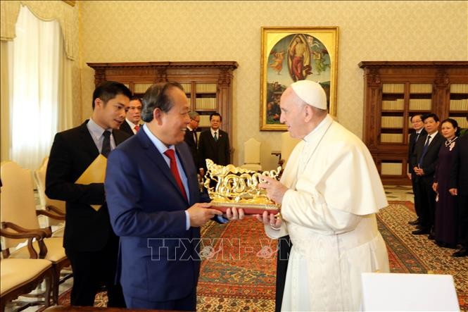 Le vice-Premier ministre Truong Hoa Binh reçu par le pape François - ảnh 1