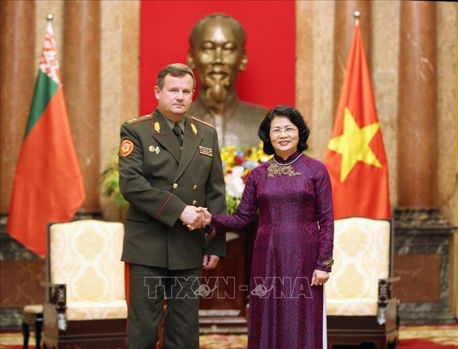 Le ministre biélorusse de la Défense reçu par la vice-présidente vietnamienne - ảnh 1